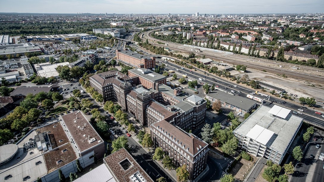 Luftaufnahme der Ringbahnstraße in Berlin, Deutschland 