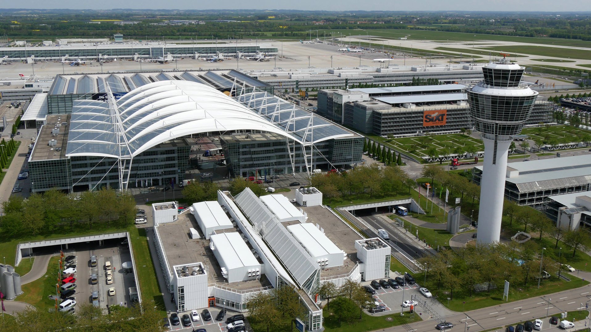 Flughafen München Airport Center und Zentralgebäude in München, Deutschland
