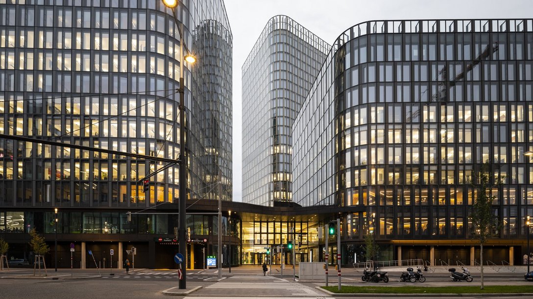 Blick auf die drei Bürotürme des ICON VIENNA in Wien, Österreich