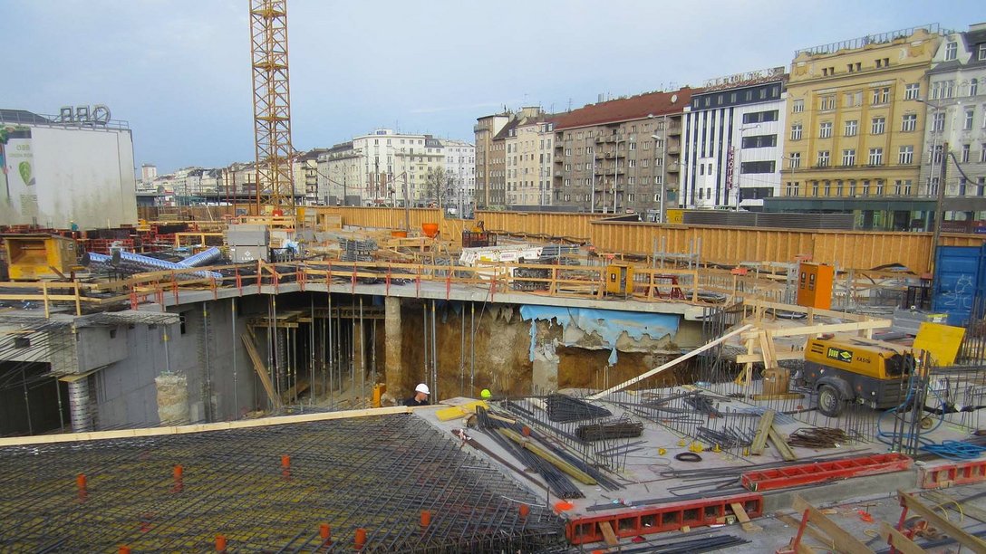 Blick auf die Baustelle des ICON VIENNA in Wien, Österreich
