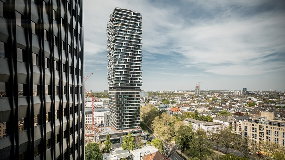 ONE FORTY WEST (T-Rex) in Frankfurt am Main, Deutschland