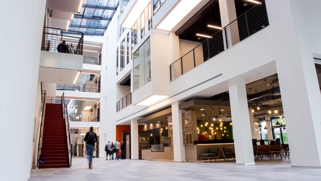 Foyer im Campus Frankfurt School of Finance & Management in Frankfurt am Main, Deutschland 