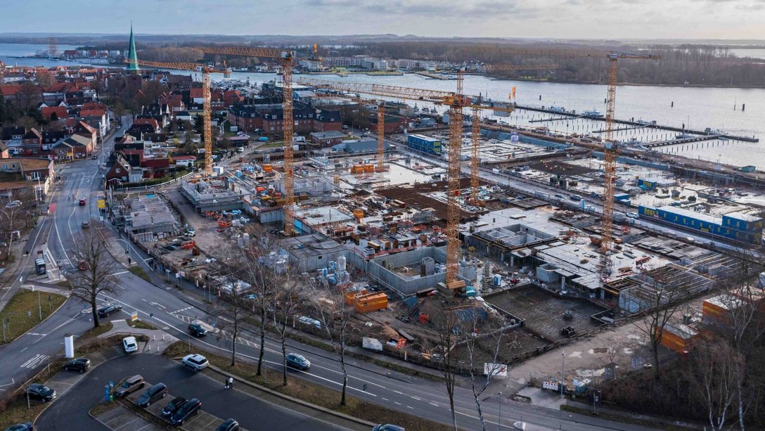 Baufeld des Wohnquartiers Wohnen auf dem Baggersand in Lübeck, Deutschland 