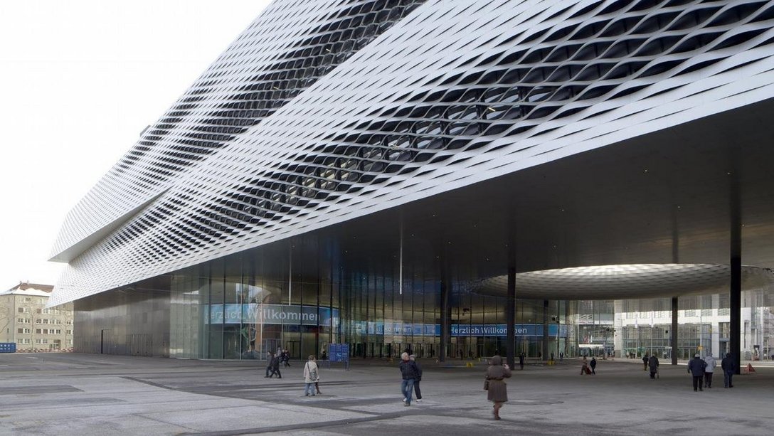 Blick auf den Eingangsbereich der Messe Basel, Basel, Schweiz