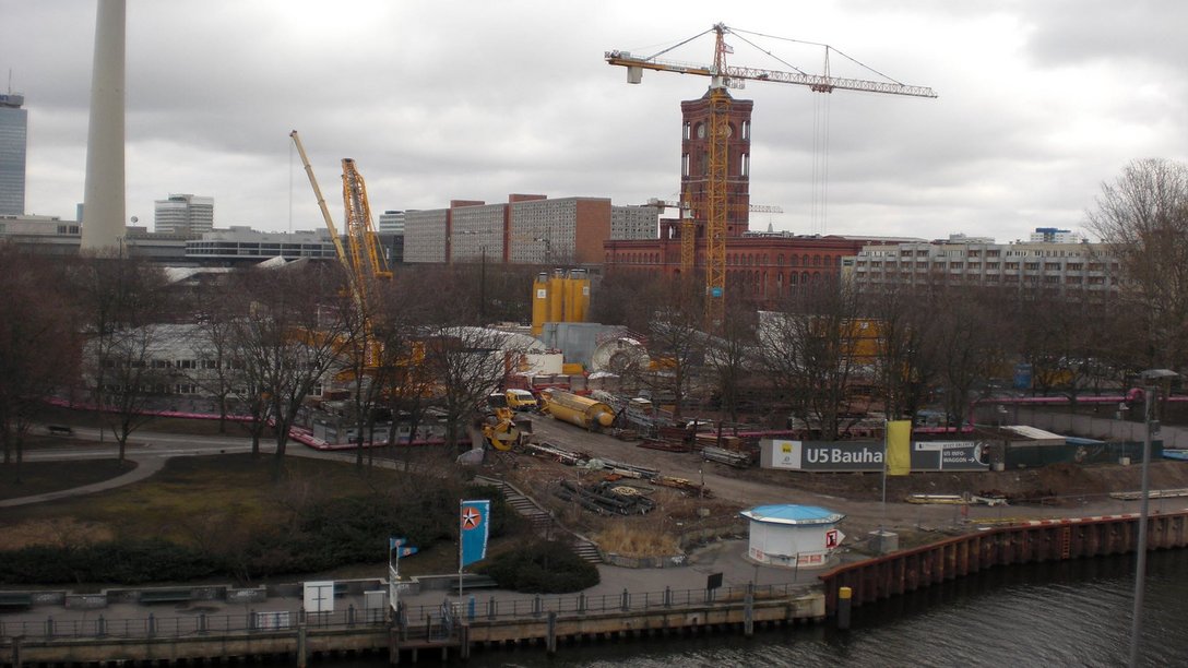 Luftaufnahme der Baustelle der U5 in Berlin, Deutschland